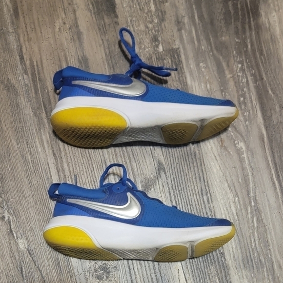 Nike Youth Sneakers - Picture 6 of 6